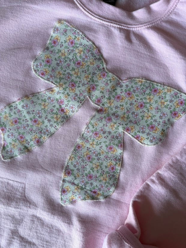 Green Floral Bow - L Crewneck